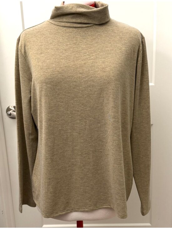 Investments Tops - Investments Women’s Camel Gold Long Sleeve Basic Turtleneck Sz XL Top NWT